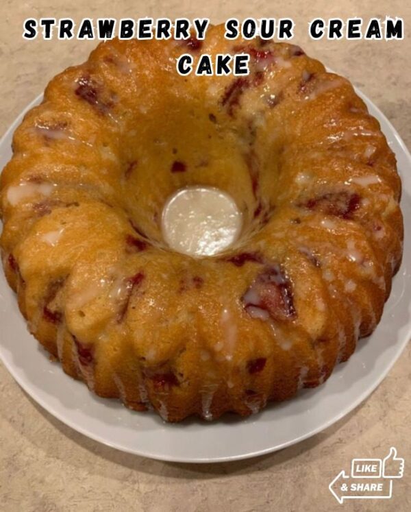 Strawberry Sour Cream Cake Recipe